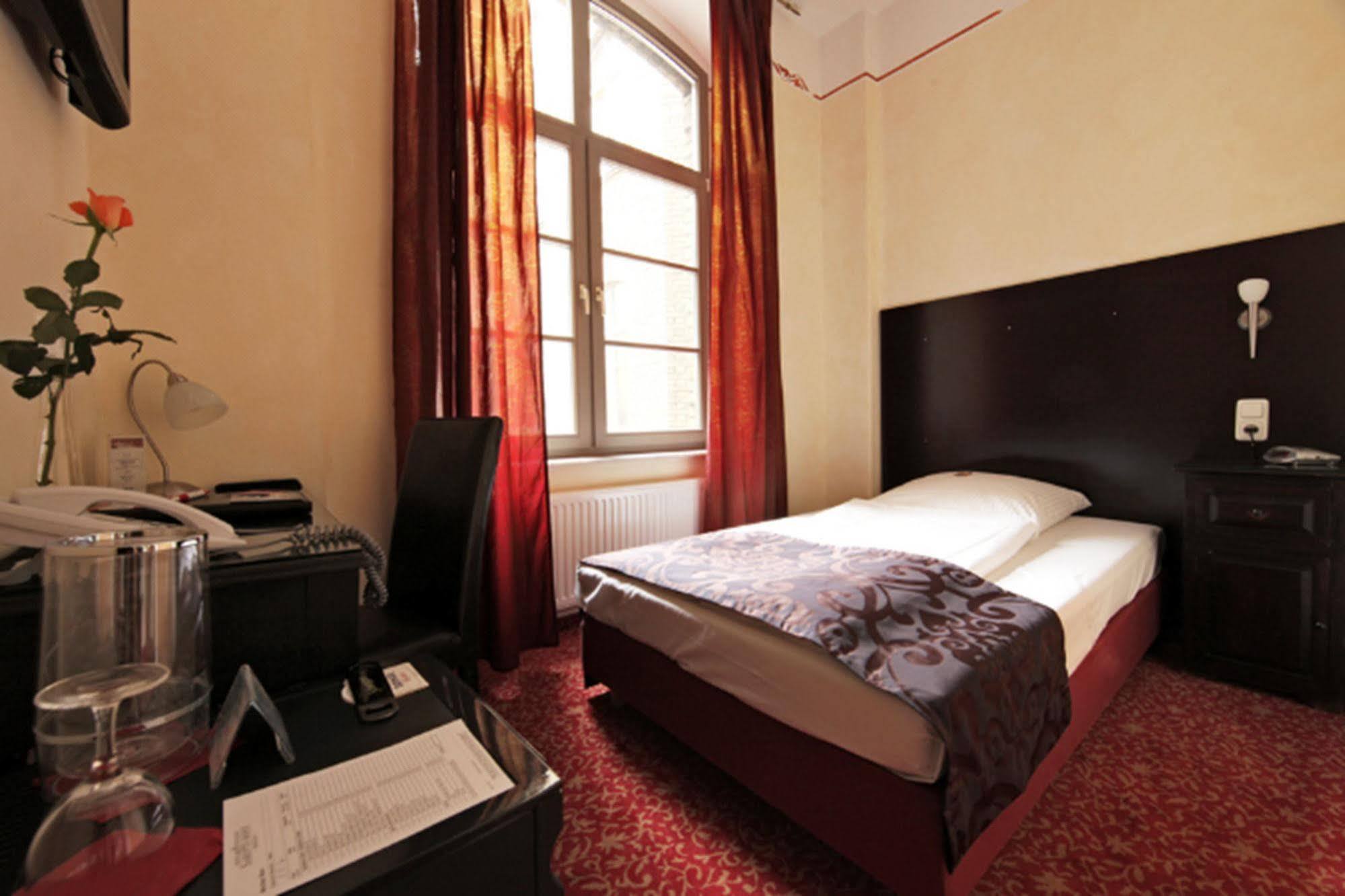 Sarotti-höfe Hotel