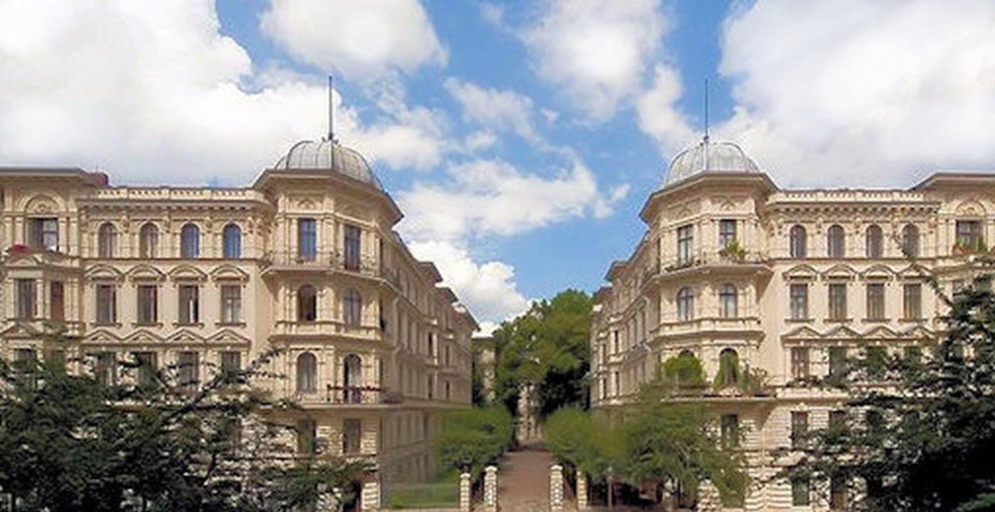 Sarotti-höfe Hotel